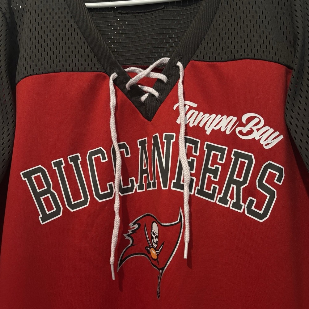 NFL Team Apparel Tampa Bay Buccaneers Football Jersey Sleeves Shirt Women XL - Picture 2 of 6